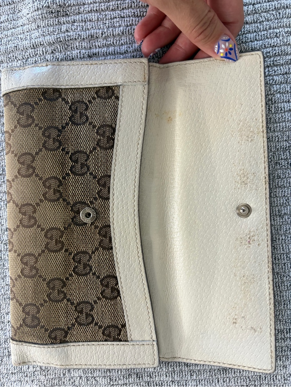 Authentic Gucci Beige GG Canvas Continental Wallet with White Trim - Picture 6 of 13